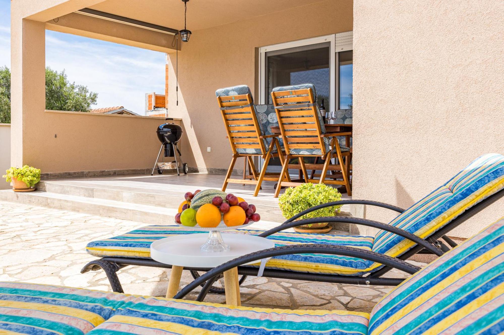 Villa Sunny Olive Peroj Exterior photo