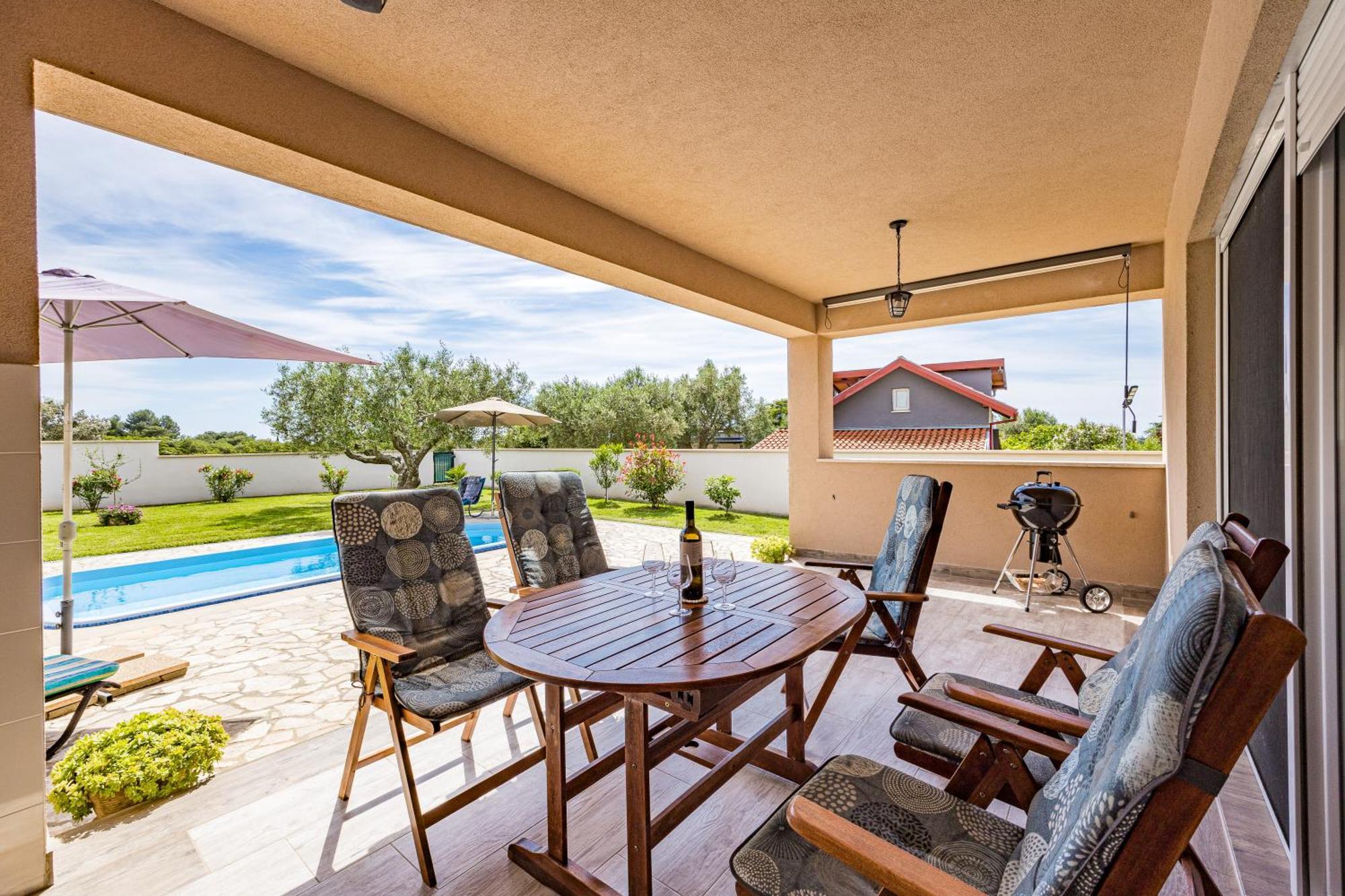 Villa Sunny Olive Peroj Exterior photo